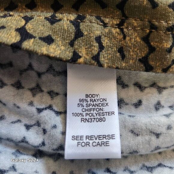 f5 Cato blouse, green with sheer black front neckline - Picture 7 of 7